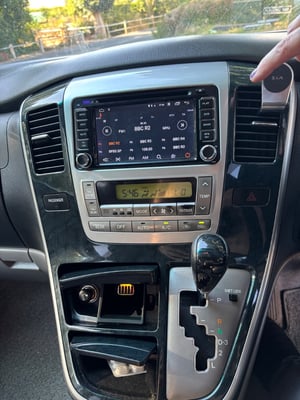 2004 Toyota Alphard — photo 12 of 23