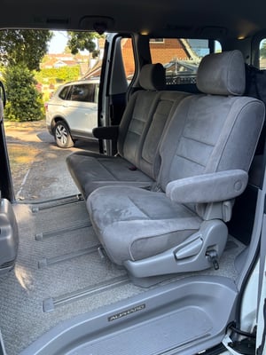 2004 Toyota Alphard — photo 14 of 23
