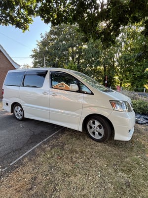 2004 Toyota Alphard — photo 18 of 23