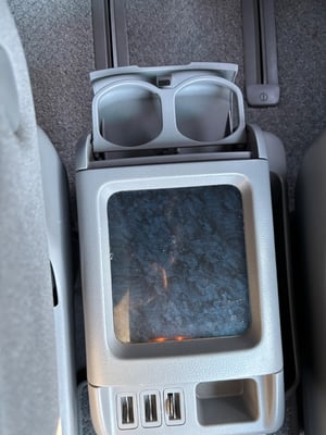 2004 Toyota Alphard — photo 19 of 23