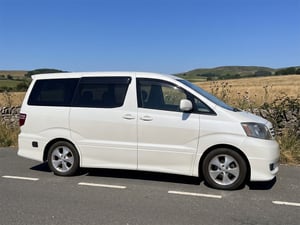 2004 Toyota Alphard