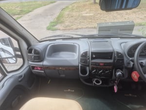 2004 Auto-Trail Tracker SE — photo 4 of 22