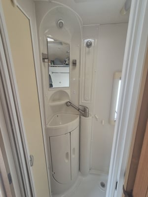 2004 Auto-Trail Tracker SE — photo 9 of 22