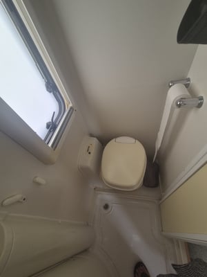 2004 Auto-Trail Tracker SE — photo 11 of 22