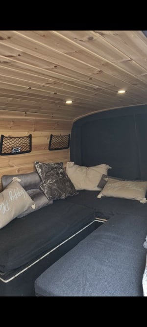 2010 Volkswagen T5 Campervan — photo 2 of 19