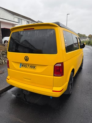 2017 Volkswagen Transporter — photo 2 of 10