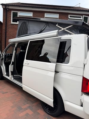 2017 Volkswagen Transporter T6 — photo 15 of 22