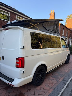 2017 Volkswagen Transporter T6 — photo 18 of 22