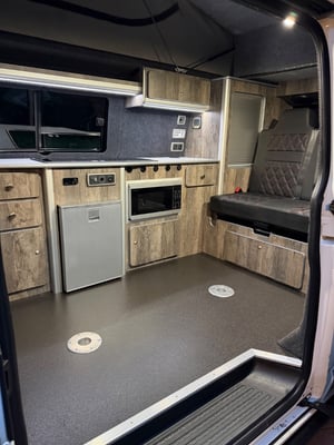 2017 Volkswagen Transporter T6 — photo 6 of 22