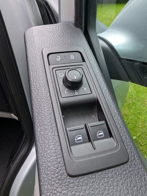 2017 Volkswagen T28 — photo 43 of 45