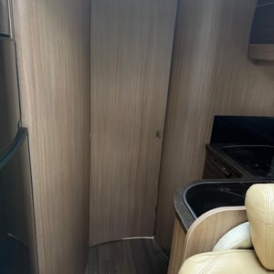 2015 Burstner Aviano — photo 21 of 29