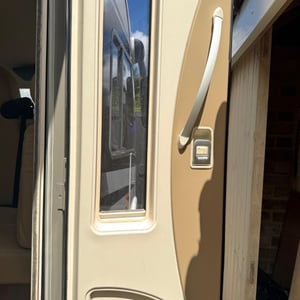 2015 Burstner Aviano — photo 22 of 29
