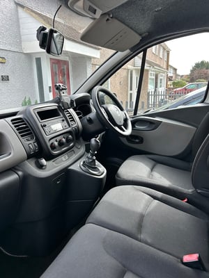 2015 Renault Trafic — photo 10 of 28