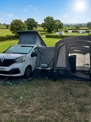 2015 Renault Trafic — photo 1 of 28
