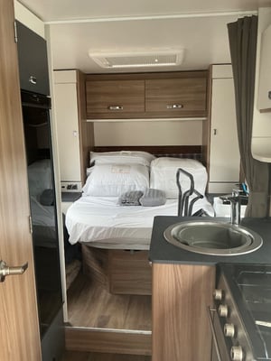 2020 Swift Escape 694 — photo 14 of 18