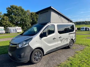2014 Vauxhall Vivaro — photo 1 of 8