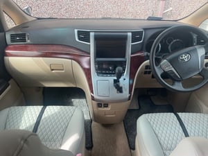 2010 Toyota Vellfire — photo 11 of 23
