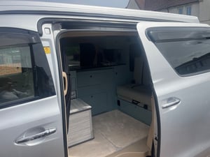 2010 Toyota Vellfire — photo 14 of 23