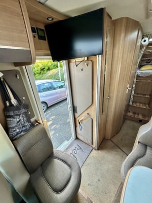 2014 Hymer Tramp — photo 10 of 26