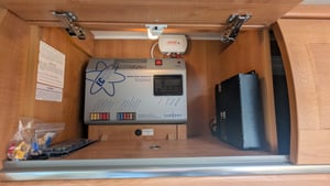 2009 Auto-Trail Apache 700 — photo 24 of 26