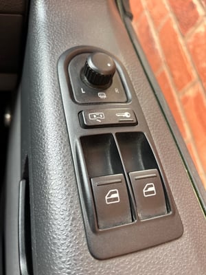2005 VW T5 1.9 TDI Camper - 135,508 Miles - MOT July 2027 — photo 16 of 27