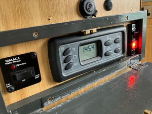 2006 Vauxhall Vivaro Camper — photo 13 of 33
