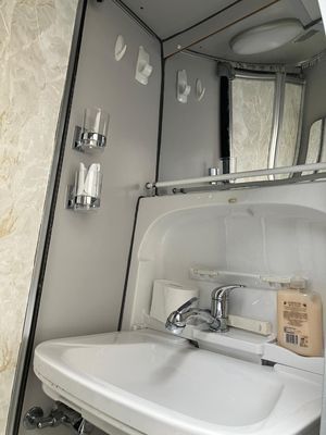 2006 Vauxhall Vivaro Camper — photo 27 of 33
