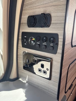 2019 Nissan Elgrand — photo 15 of 16
