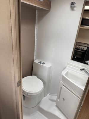 2022 Swift Edge 486 — photo 18 of 24