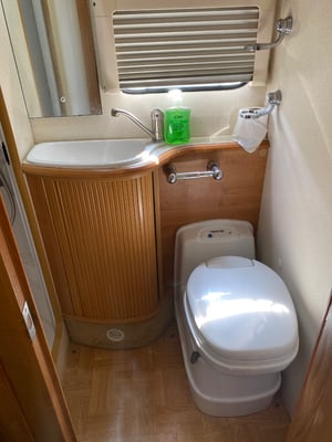 2005 Auto-Trail Cheyenne 696 — photo 17 of 34