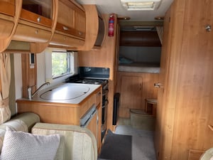 2005 Auto-Trail Cheyenne 696 — photo 4 of 34