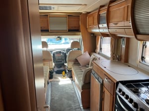 2005 Auto-Trail Cheyenne 696 — photo 8 of 34
