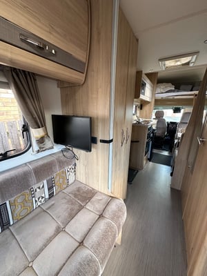 2015 Elddis Autoquest Evolution 18 — photo 19 of 22