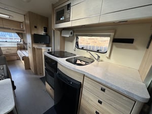 2015 Elddis Autoquest Evolution 18 — photo 17 of 22