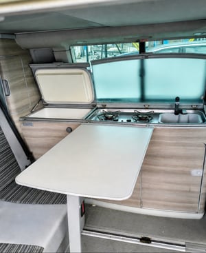 2010 Volkswagen T5.1 California — photo 8 of 8