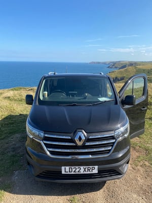 2022 Renault Trafic — photo 1 of 16