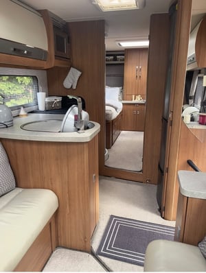 2018 Auto-Trail Comanche S — photo 3 of 9
