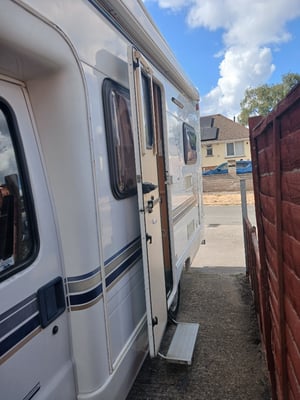 2001 Auto-Trail Cheyenne 590 — photo 13 of 20