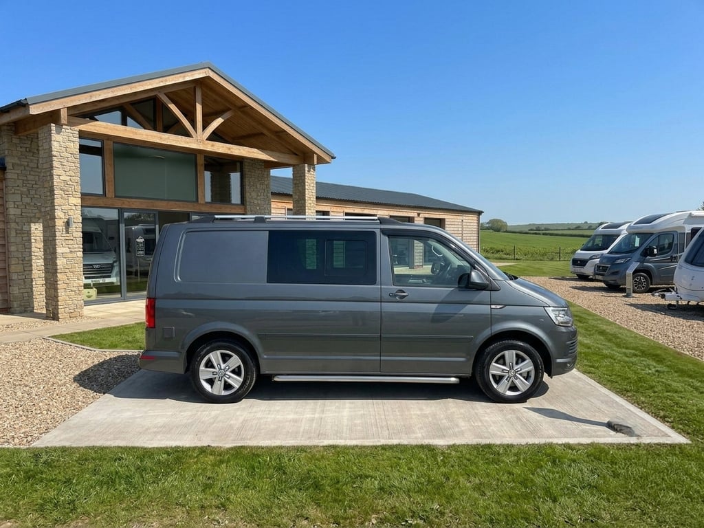 2017 Volkswagen Transporter T6 Highline - Image 1