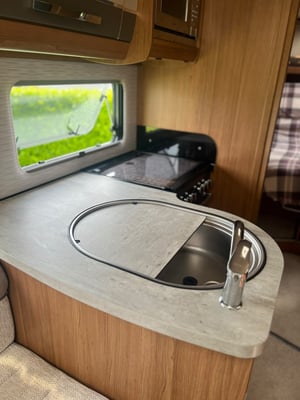 2019 Auto-Trail Tracker LB — photo 9 of 15