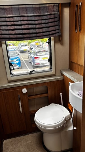 2018 Auto-Trail Tracker RS — photo 11 of 33