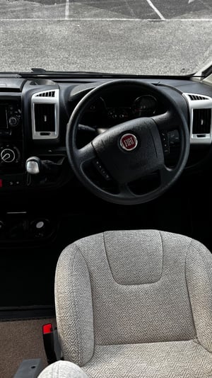2018 Auto-Trail Tracker RS — photo 14 of 33