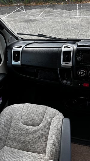 2018 Auto-Trail Tracker RS — photo 29 of 33