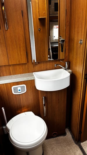 2018 Auto-Trail Tracker RS — photo 32 of 33