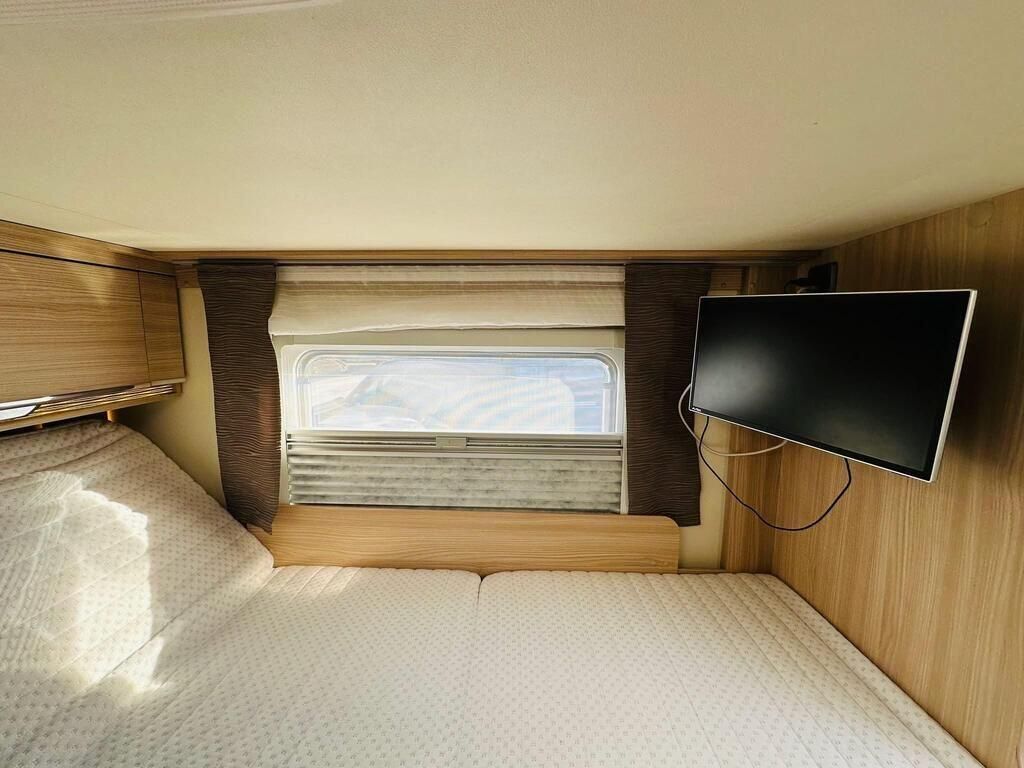 2016 Burstner Ixeo 728G - Image 8