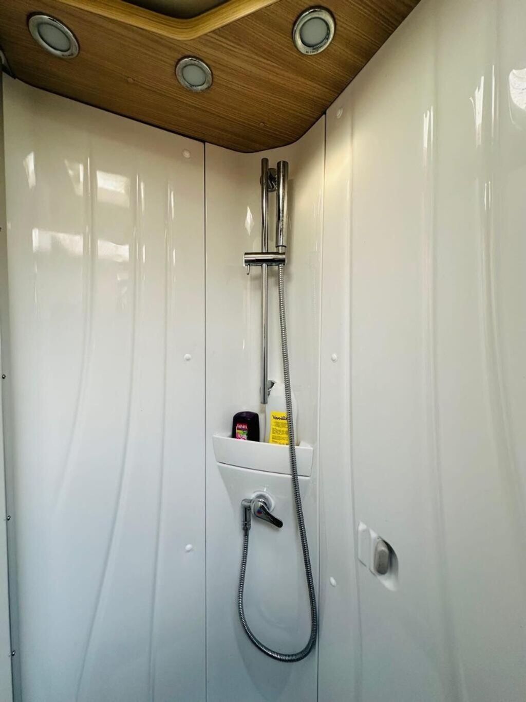 2016 Burstner Ixeo 728G - Image 13