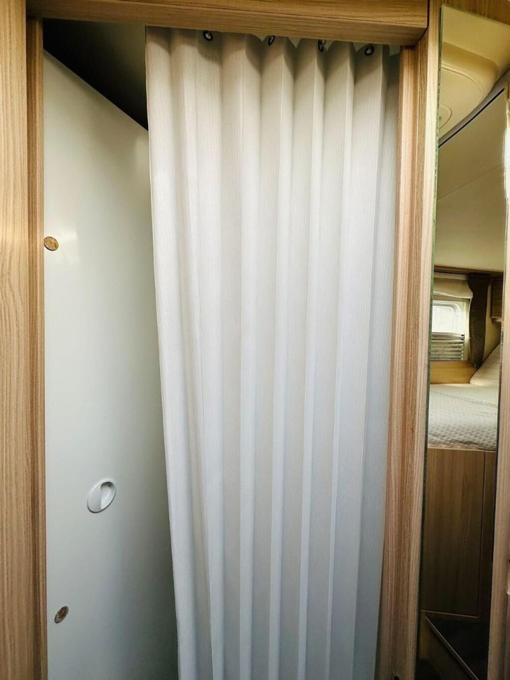 2016 Burstner Ixeo 728G - Image 14