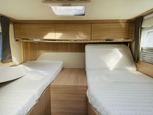 2016 Burstner Ixeo 728G — photo 18 of 27