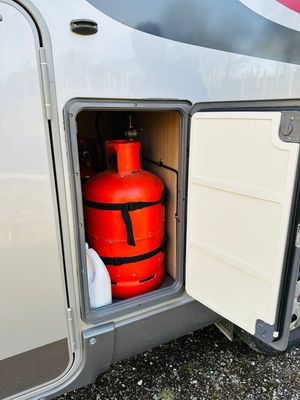2016 Burstner Ixeo 728G — photo 19 of 27
