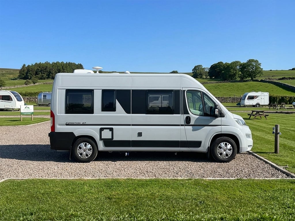 2024 Auto-Trail Expedition 67 - Image 1